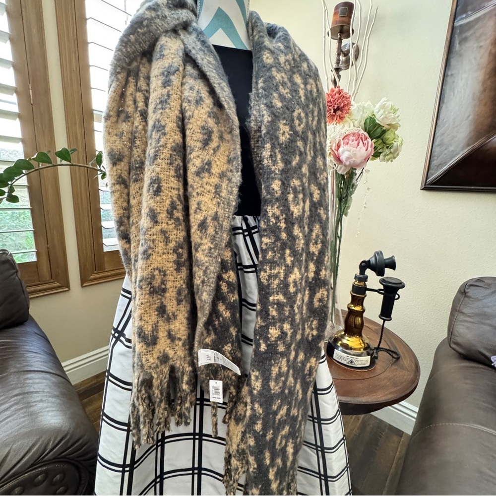 ✅NEW “Gap” Cable Women’s Knit Scarf/Blanket